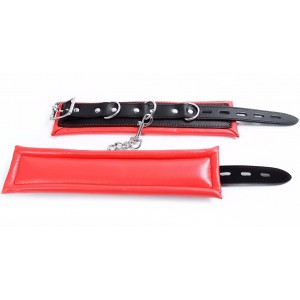 Красно-черные БДСМ наручники (иной угол)