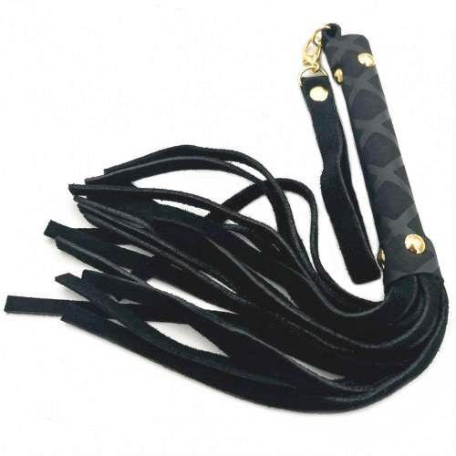 Компактная черная замшевая плеть 