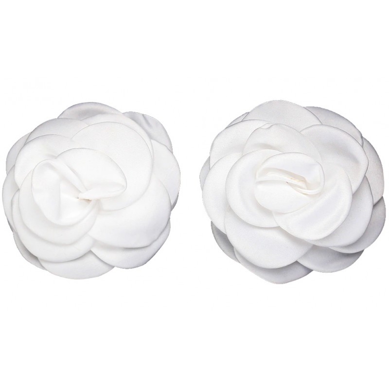 Белые пэстисы в виде роз