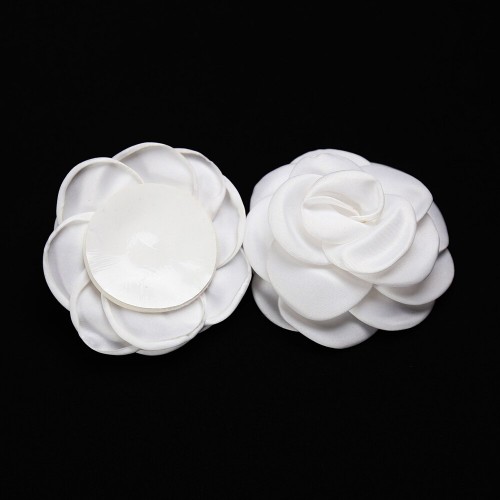 Белые пэстисы в виде роз