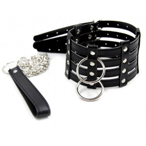 Чёрный широкий ошейник с кольцами и поводком (иной угол)