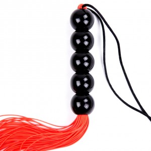 Компактная плеть-флоггер красного цвета (иной угол)