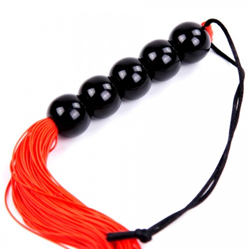 Компактная плеть-флоггер красного цвета