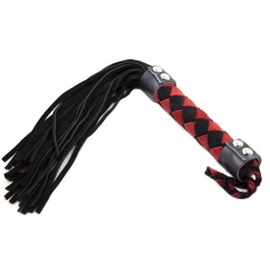 Красно-черная плеть с узором замшевая 42 см (иной угол)