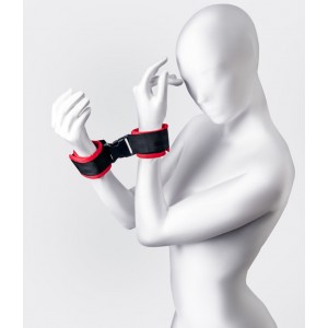 Наручники красно-черные бархатистые (иной угол)