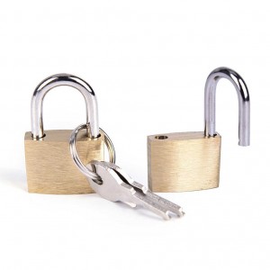 Замок металлический золотистый (иной угол)