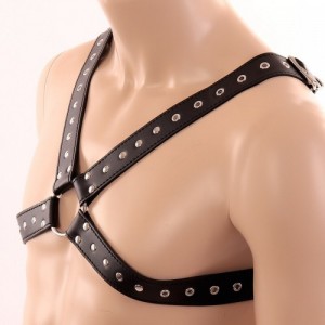 Крестообразная мужская сбруя с заклепками (иной угол)