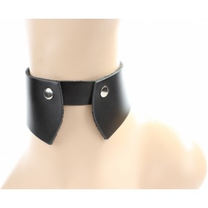 Дерзкий кожаный чокер-воротничок с заклепками (иной угол)