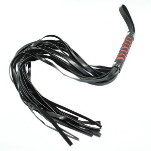 Плеть из искусственной кожи чёрно-красного цвета 70 см (иной угол)