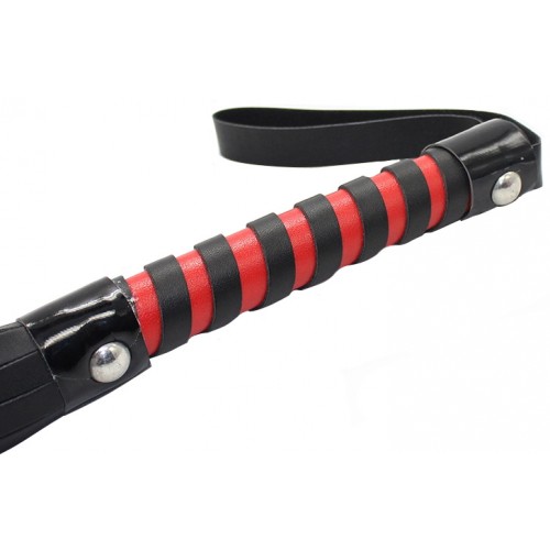 Плеть из искусственной кожи чёрно-красного цвета 70 см