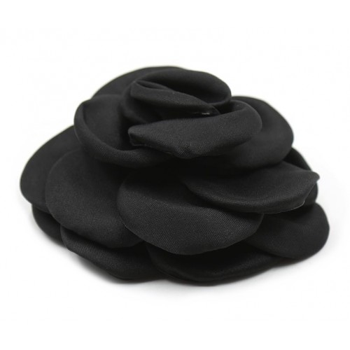 Чёрные пэстисы в виде роз