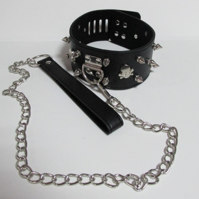 Широкий ошейник с шипами