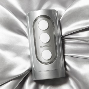 Стимулятор Tenga Flip Hole серебристый (иной угол)