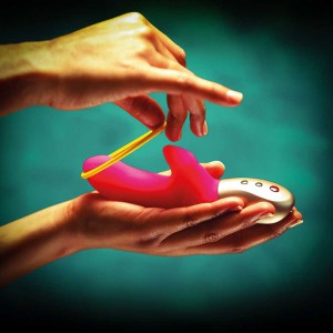 Мини-вибратор с клиторальной стимуляцией Fun Factory Amorino голубой Мини-вибратор с клиторальной стимуляцией Fun Factory Amorino голубой (иной угол)