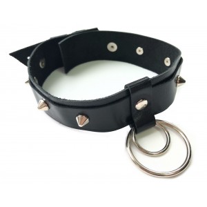 Черный кожаный ошейник с заклепками ручной работы  (иной угол)