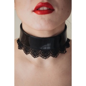 Ошейник черный лак с кружевом (иной угол)