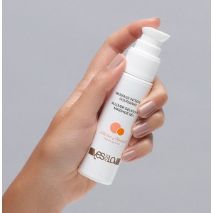 Лубрикант 3 в 1 YESforLOV Allover Delicious Massage Gel персик и абрикос 50 мл (иной угол)