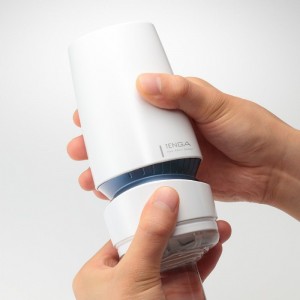 Мастурбатор с эффектом всасывания Tenga Aero Cobalt Ring (иной угол)