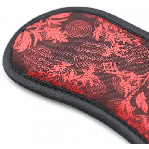 Дизайнерская кружевная маска красная