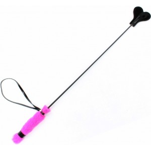 Стек из натуральной кожи с наконечником сердце и ручкой из розового меха