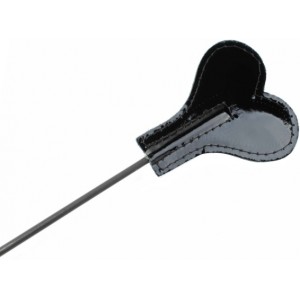 Стек из натуральной кожи с наконечником сердце и ручкой из розового меха (иной угол)