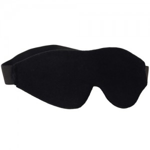 Черная маска на глаза Plushy Gear (иной угол)