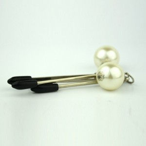 Зажимы на соски с большими бусинами (иной угол)