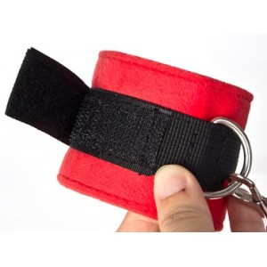 Бондажные поножи красные (иной угол)