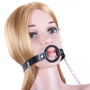 Кляп-кольцо с зажимами для сосков (иной угол)