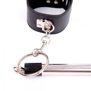 Бондажная распорка с наручниками и поножами (иной угол)