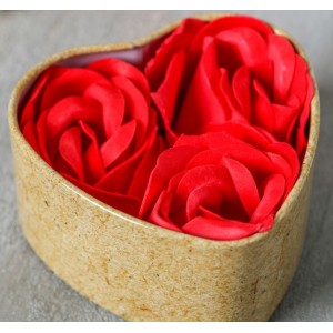 Мыльные лепестки в шкатулке-сердце "Самой любимой и родной" (иной угол)