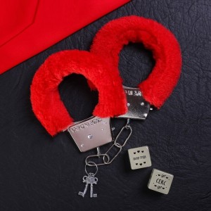 Эротический набор «Территория соблазна», 2 кубика, наручники (иной угол)