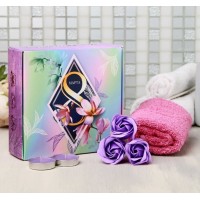 Подарочный набор Shine Bright, мыльные розы 3 шт., 2 свечи, полотенце
